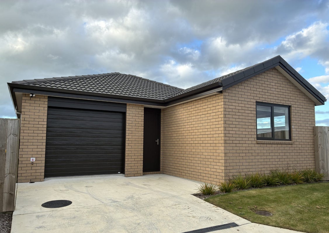 28 Waruhia Crescent, Rototuna North, Hamilton - Carousel 1
