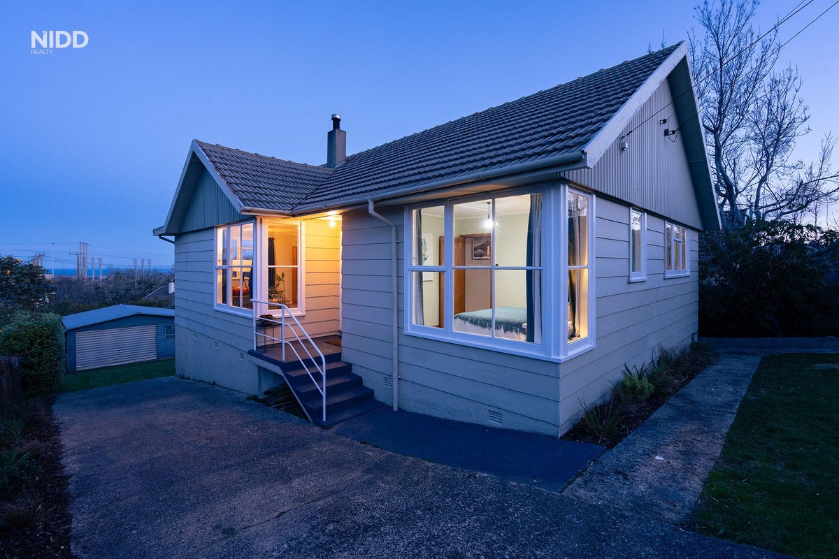 7 Hanlon Street, Halfway Bush, Dunedin - Carousel 1