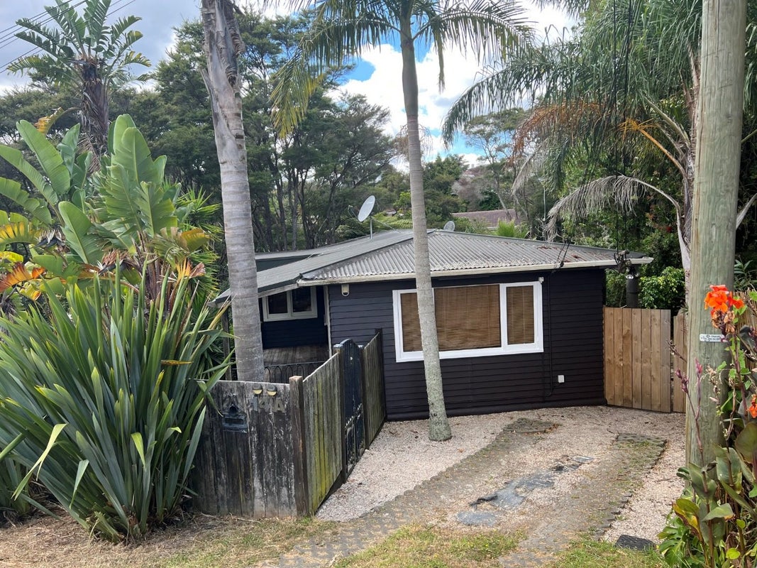 14 Avonleigh Road, Green Bay, Auckland - Carousel 1