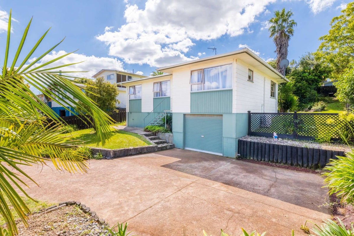 16 Pankhurst Place, Sunnyvale, Auckland - Carousel 1