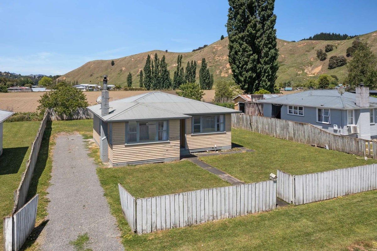 10 Currie Street, Te Karaka - Carousel 1