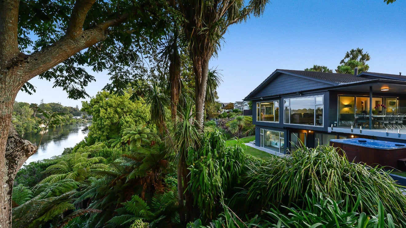 148 Beerescourt Road, Beerescourt, Hamilton - Carousel 1
