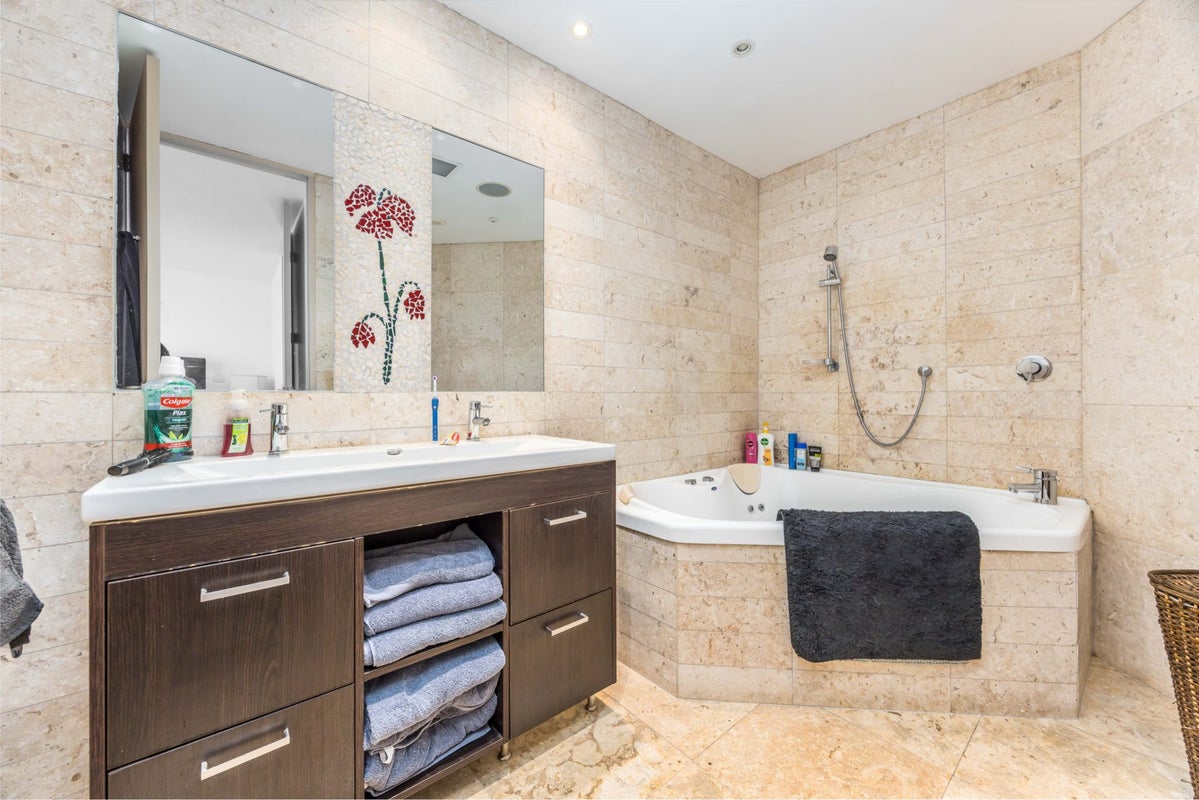 8D/2 St Martins Lane, Grafton, Auckland - Carousel 19