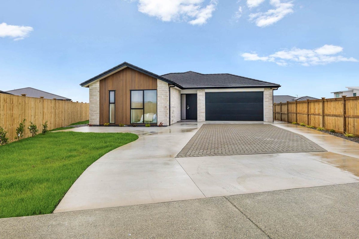 18 Taurangawaka Road, One Tree Point, Whangarei - Carousel 1