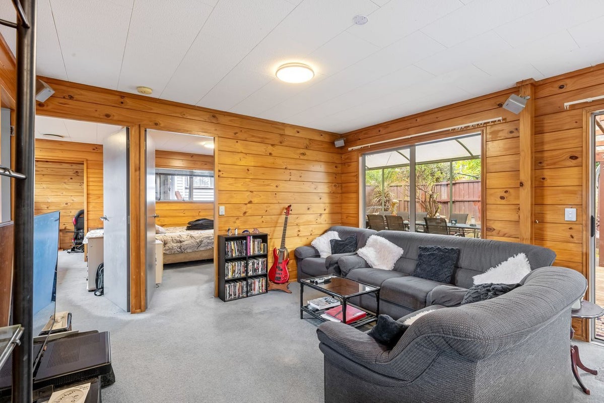 46 Easton Park Parade, Glenfield, Auckland - Carousel 2