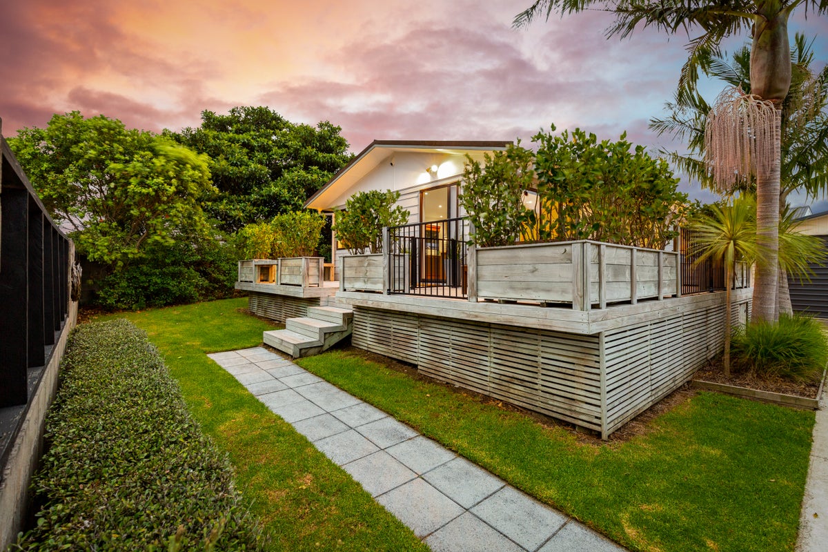 15 Compass Place, Te Atatu Peninsula, Auckland - Carousel 2