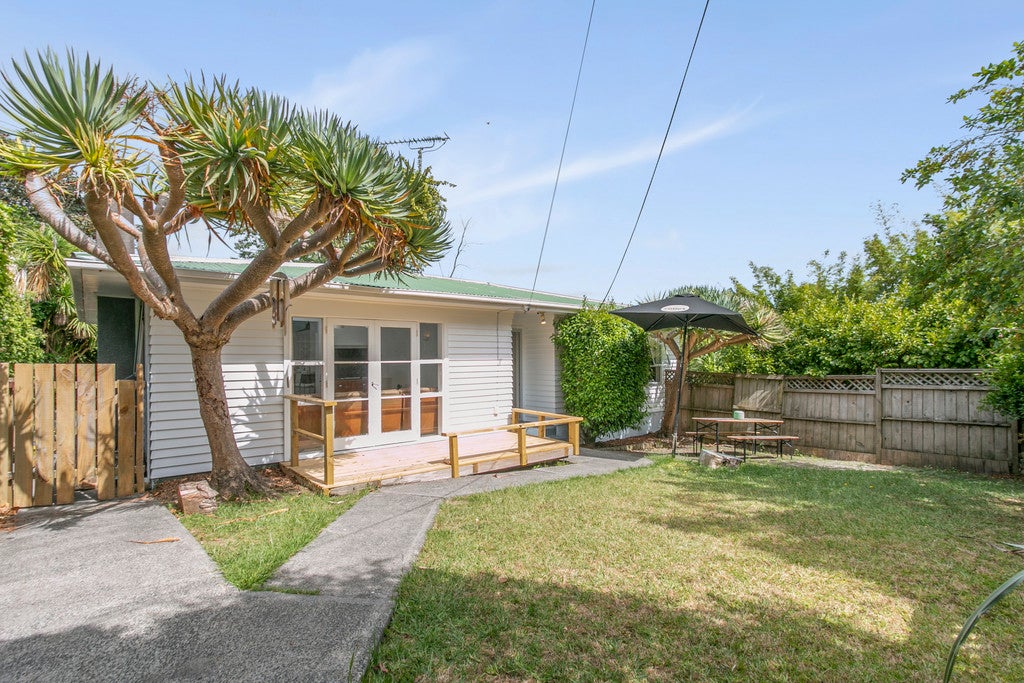 1/200 VERBENA RD, Birkdale, Auckland - Carousel 1