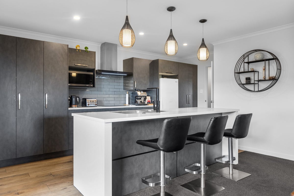 8 Cowell Crescent, Pyes Pa, Tauranga - Carousel 2