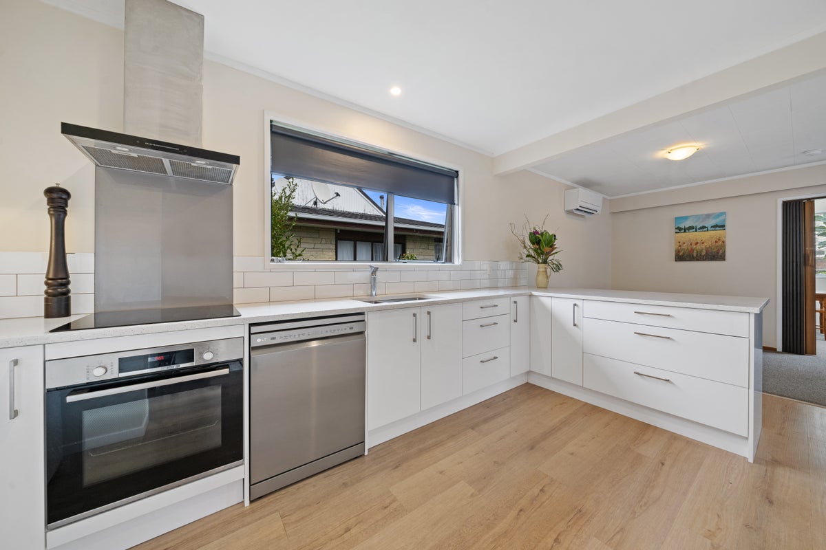 33A Vincent Street, Waterloo, Lower Hutt - Carousel 1