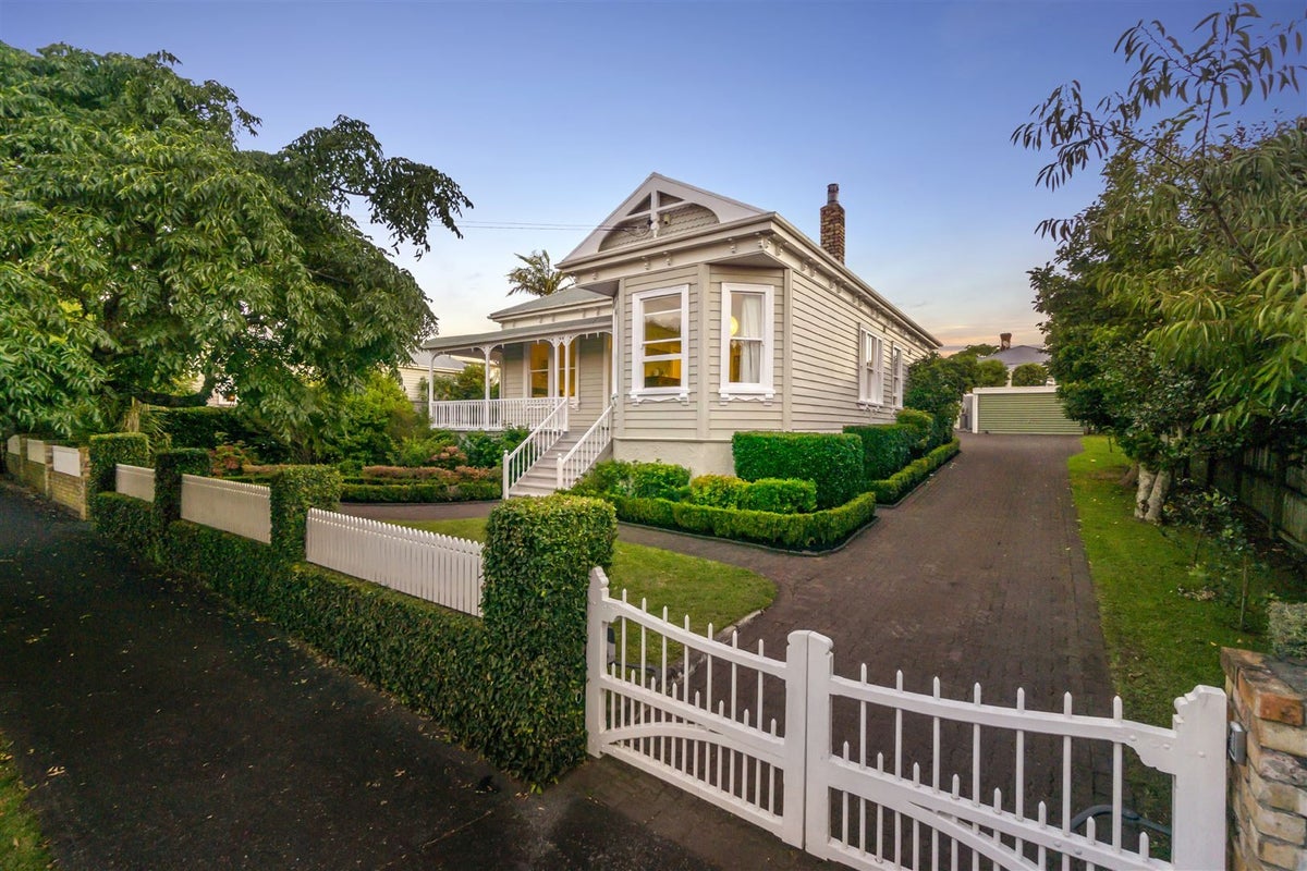 4 King Edward Street, Mount Eden, Auckland - Carousel 2