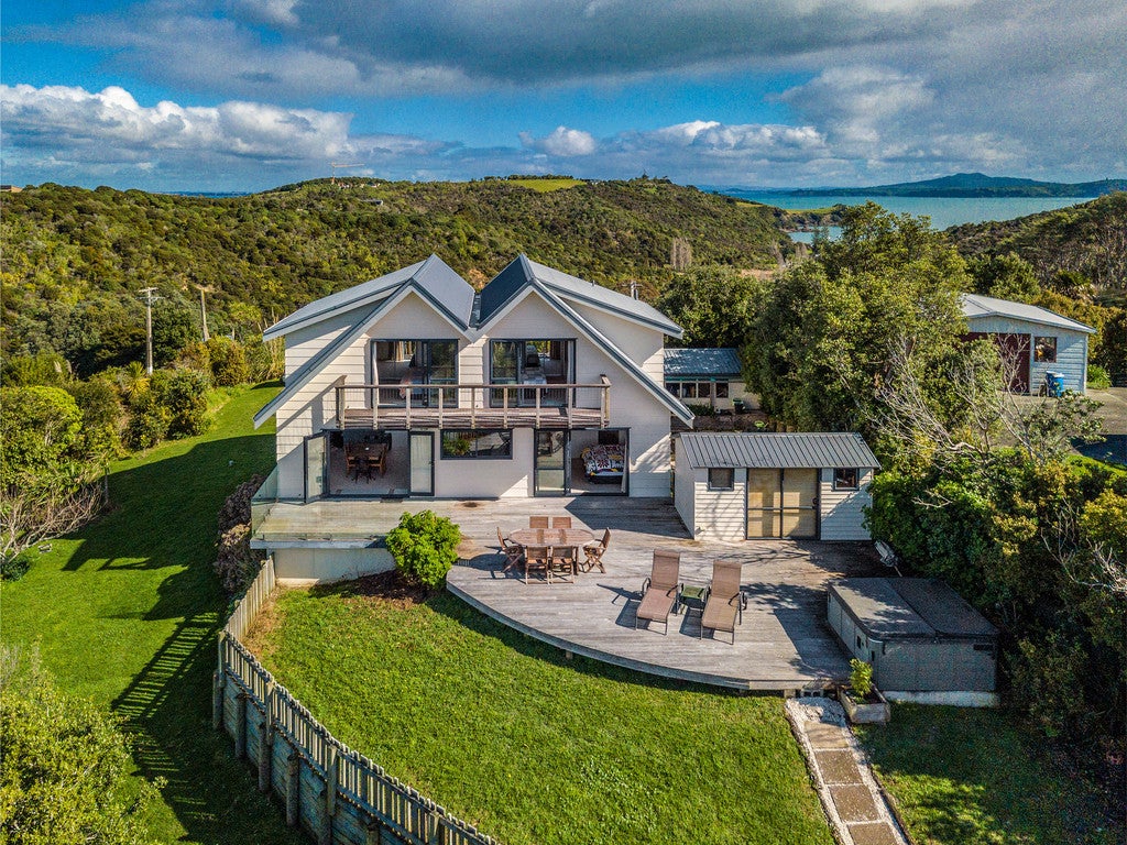 17 Tiri Road, Oneroa, Waiheke Island - Carousel 1
