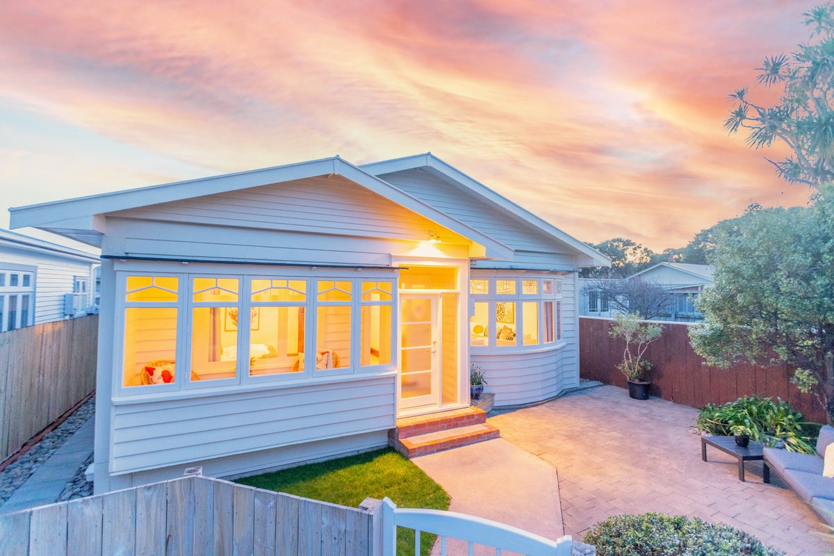 10 Puriri Street, Miramar, Wellington - Carousel 1