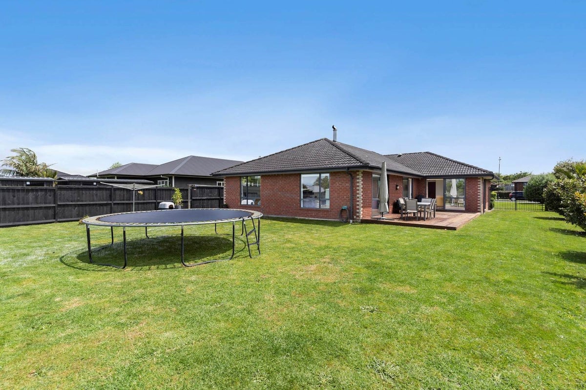 5 Drumkeen Place, Rosehill, Papakura - Carousel 2