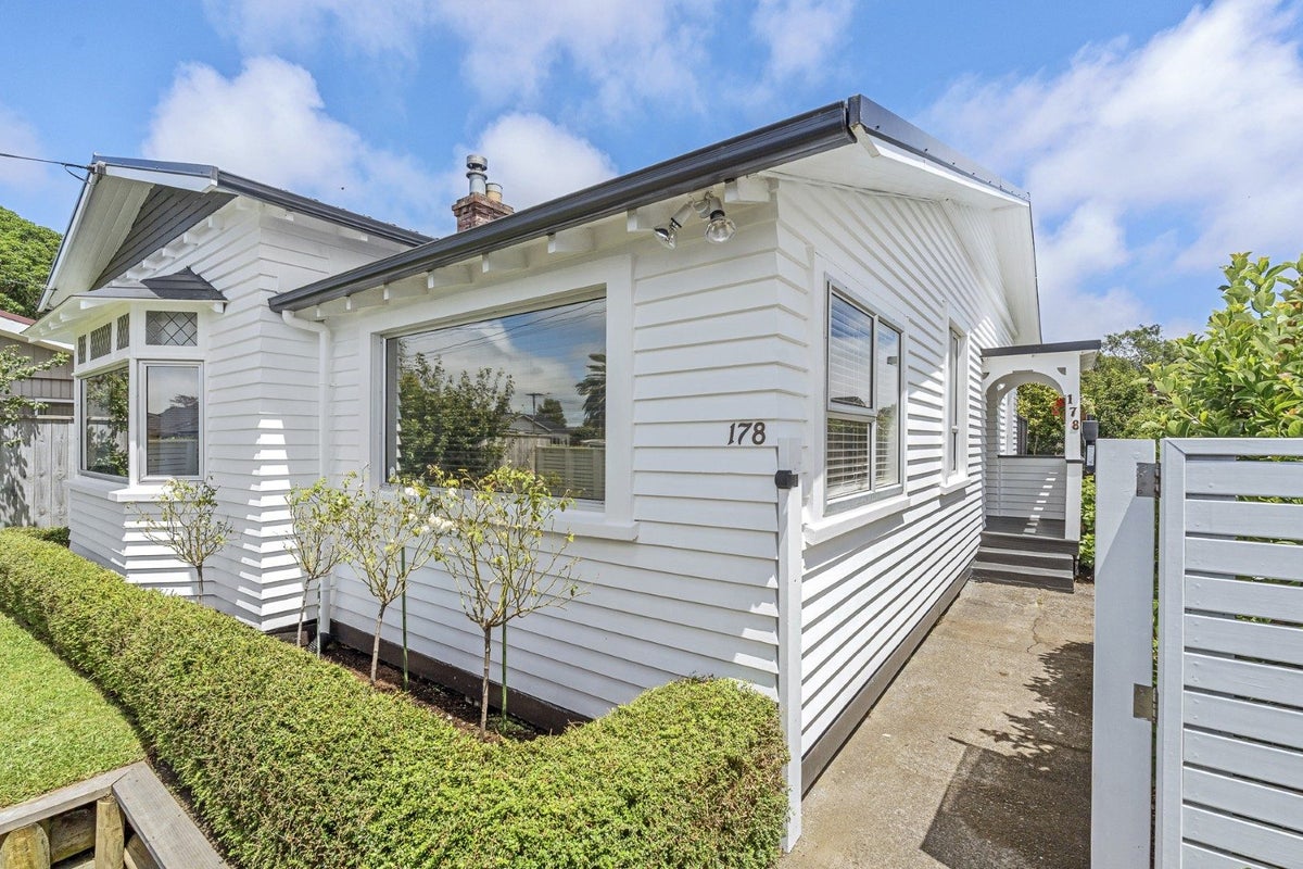 178 Carrington Street, Lower Vogeltown, New Plymouth - Carousel 1