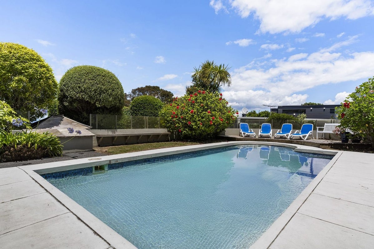 14/18 Parr Terrace, Castor Bay, Auckland - Carousel 1