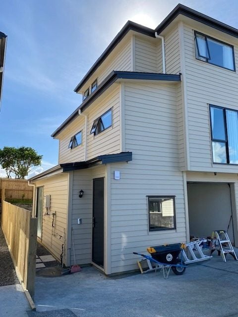 66C Chivalry Road, Glenfield, Auckland - Carousel 1