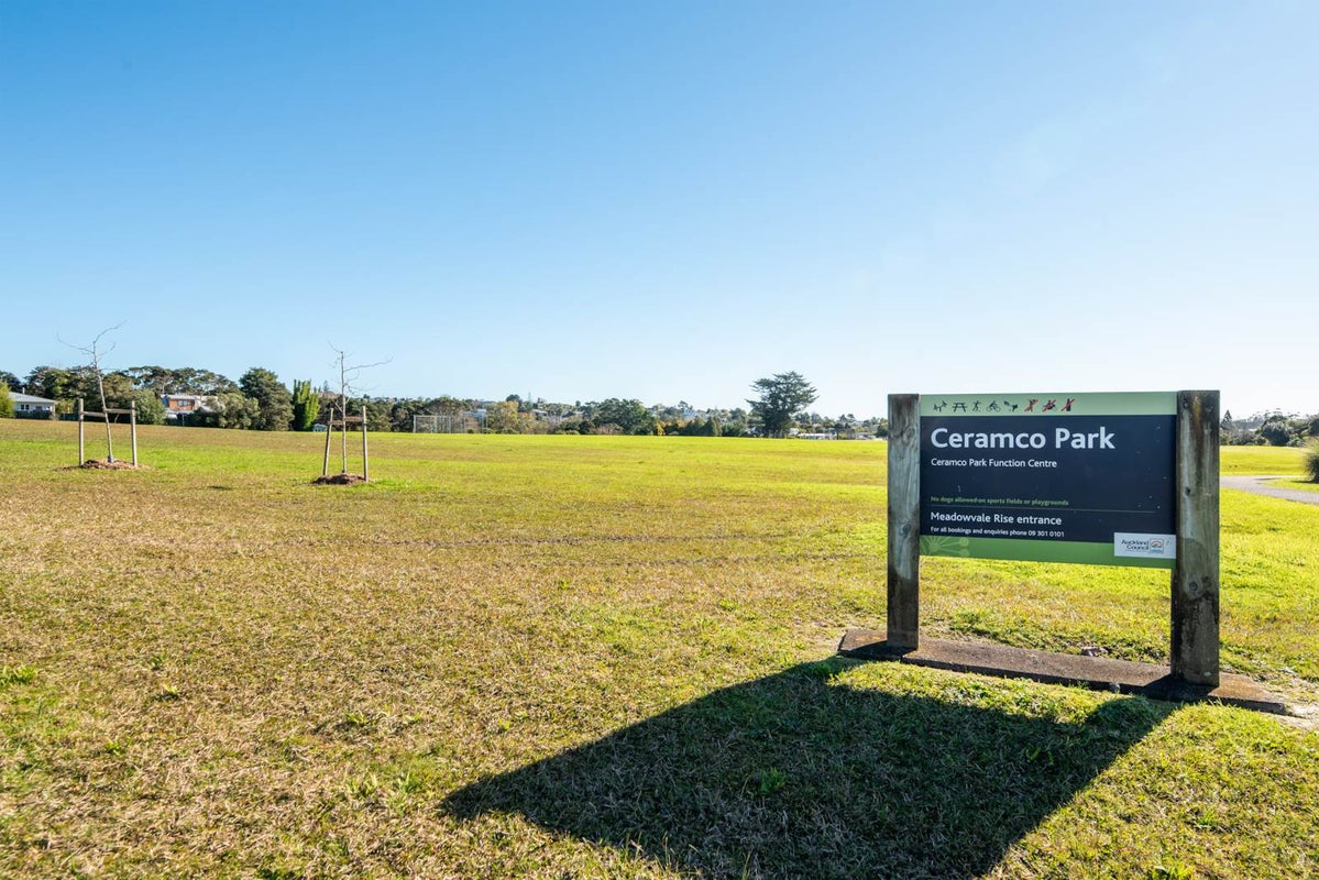 47 Meadowvale Rise, Titirangi, Auckland - Carousel 20