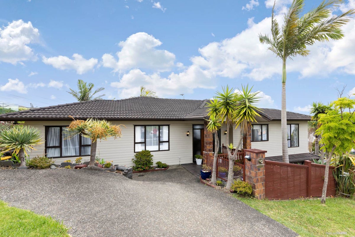 4 Arrowsmith Drive, Clover Park, Auckland - Carousel 2