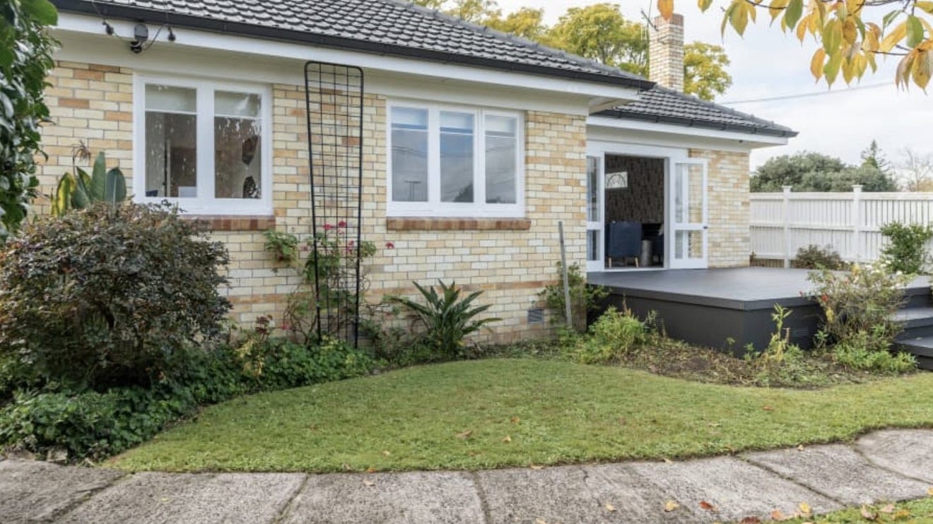 38 Graham Street, Hamilton East, Hamilton - Carousel 1