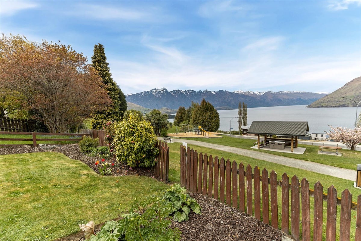18B Cameron Place, Fernhill, Queenstown - Carousel 27