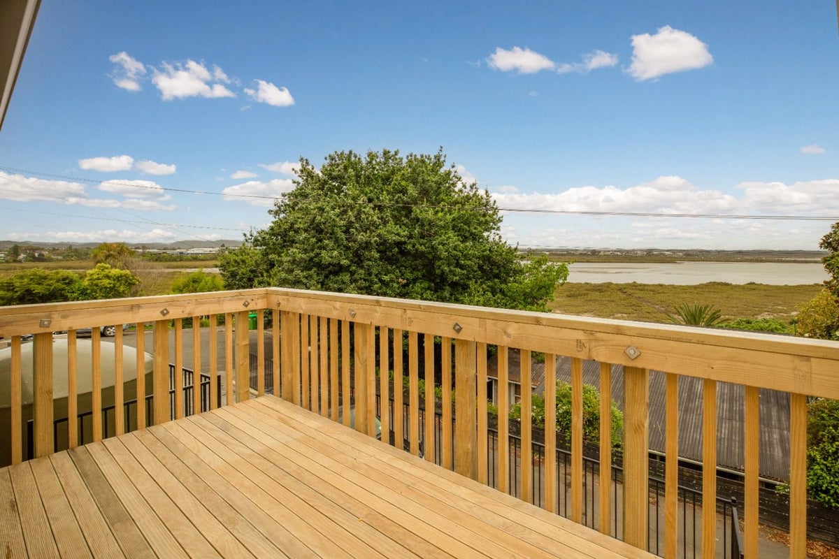 39 Saxon Street, Waterview, Auckland - Carousel 11