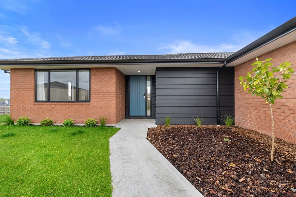 8 Waitihi Way, Rototuna North, Hamilton - Carousel 2