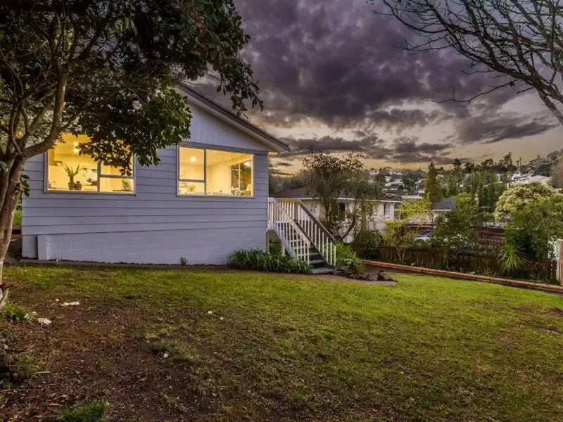 17 Wanita Place, Totara Vale, Auckland - Carousel 1