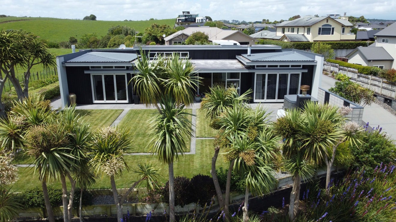 12 Sampson Avenue, Waiwhakaiho, New Plymouth - Carousel 1