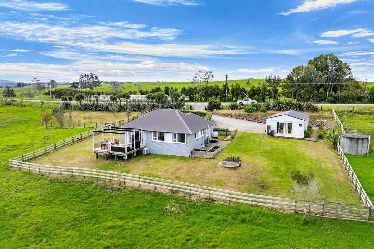 581 Lawrence Road, Kaiwaka - Carousel 1