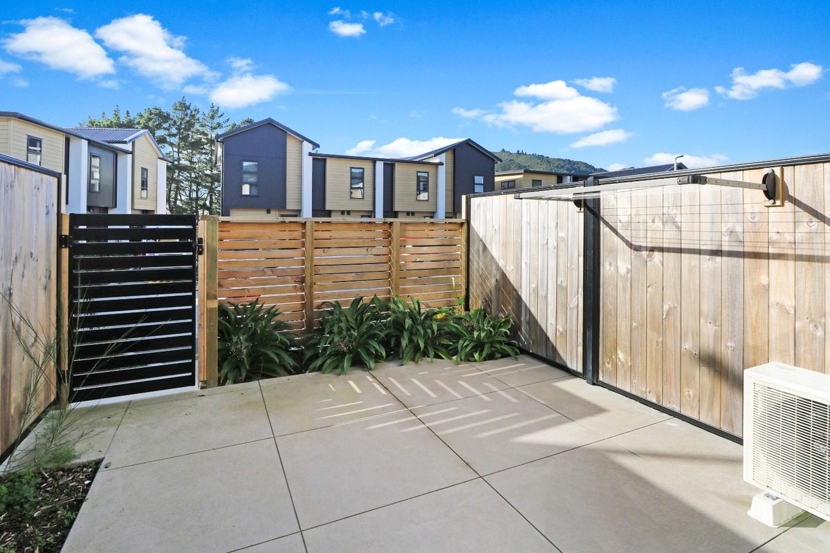 22 Te Ara o Ralph Olsen, Wainuiomata, Lower Hutt - Carousel 8