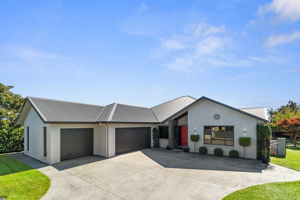 11 Johnnybro Place, Rototuna North, Hamilton - Carousel 1