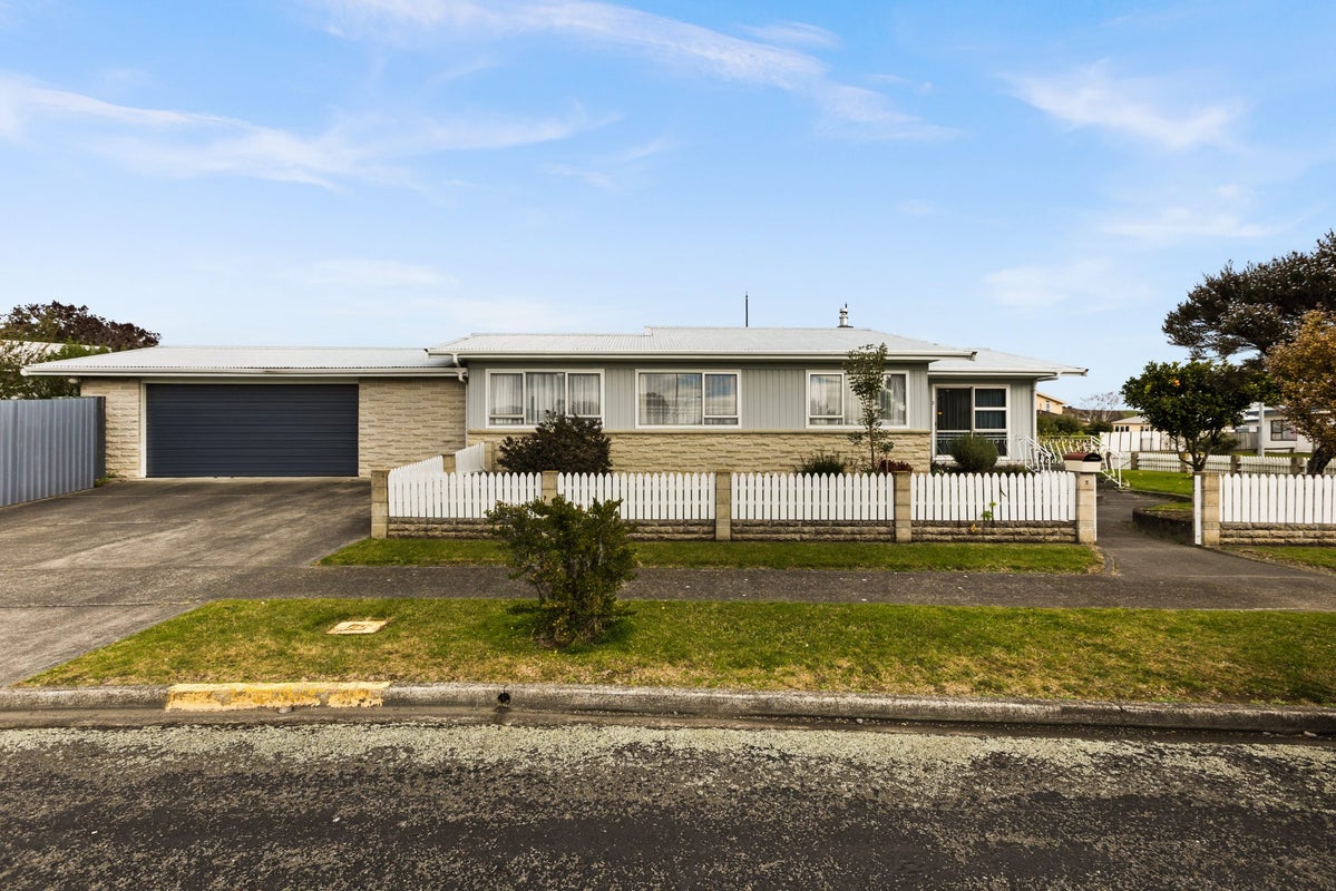 2 Banff Place, Tamatea, Napier - Carousel 1