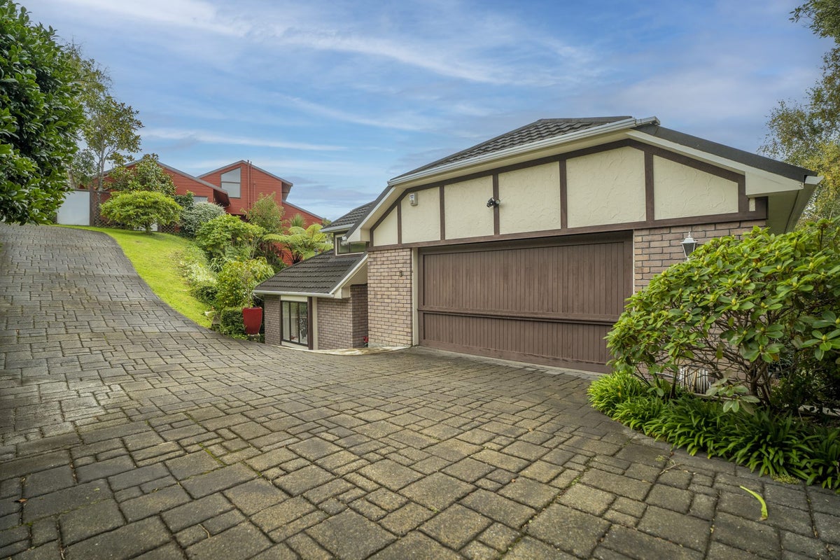 6 Burbank Crescent, Churton Park, Wellington - Carousel 2