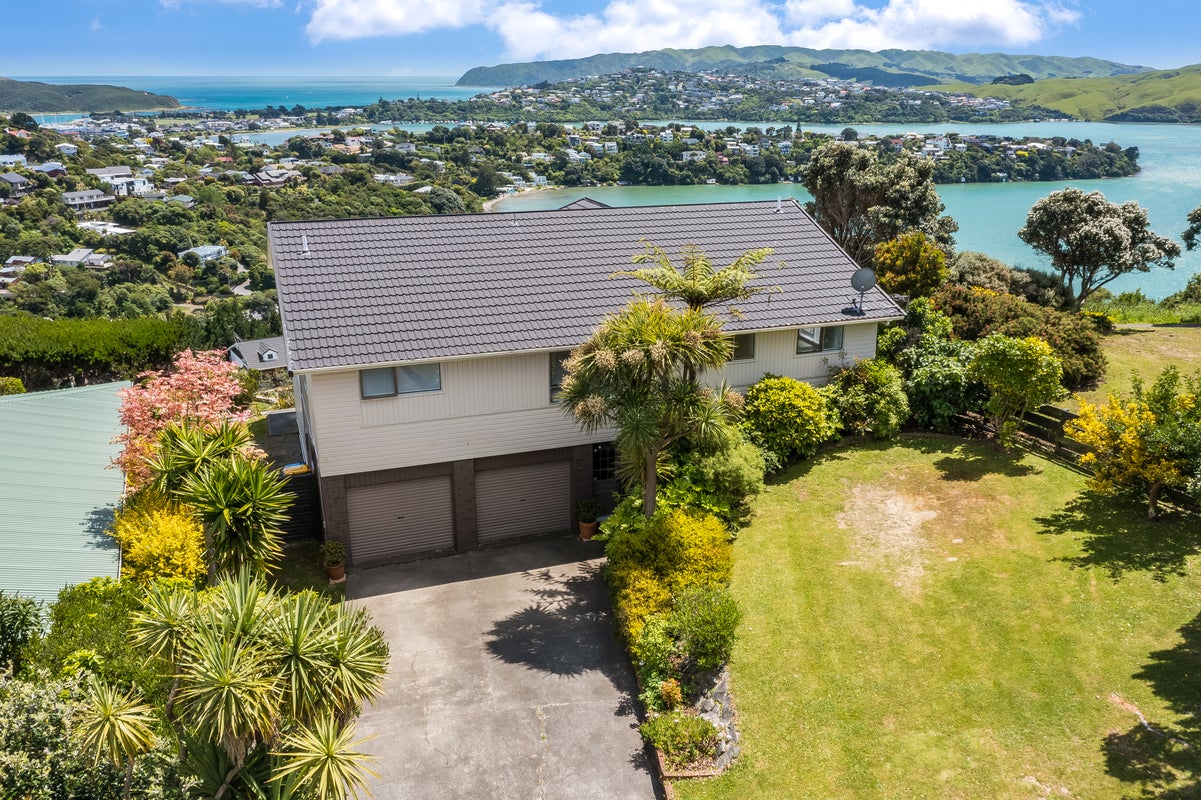 11 Mercury Way, Whitby, Porirua - Carousel 2