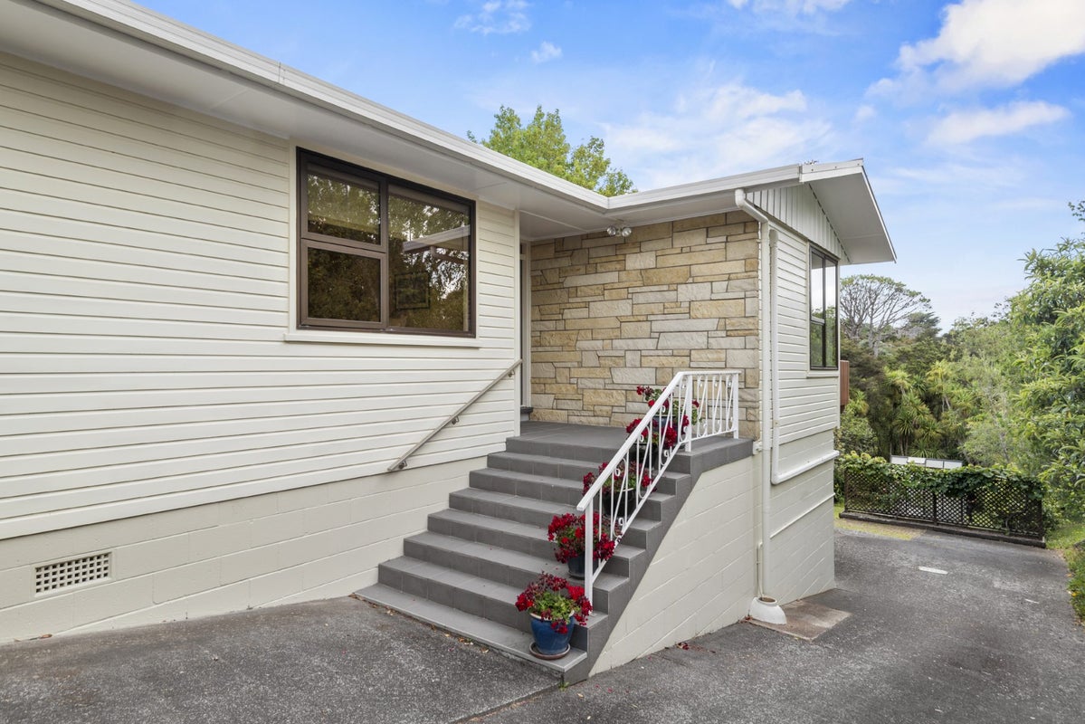 8 Kauri Road, Birkenhead, Auckland - Carousel 2