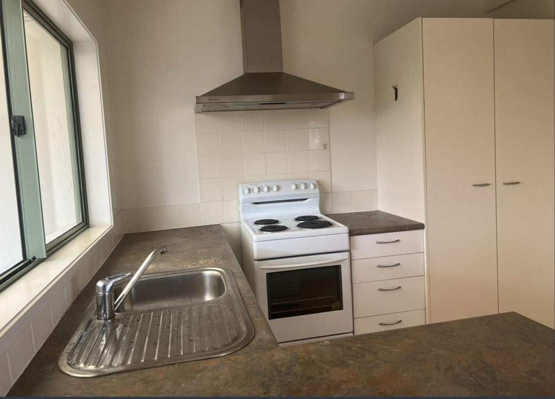 2/5 Kilham Avenue, Northcote, Auckland - Carousel 13