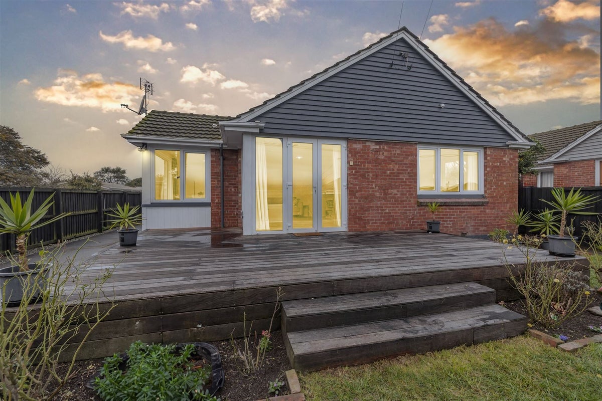 90 Baynes Street, Burwood, Christchurch - Carousel 1