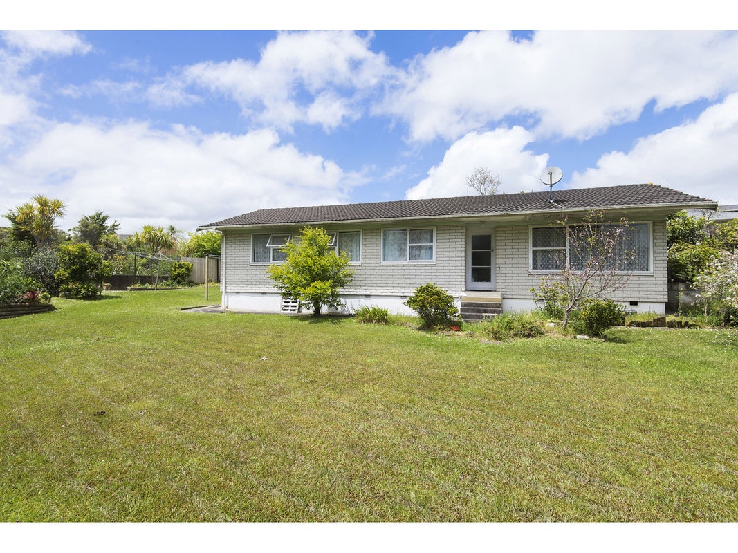 9 Gregg Place, Sunnyvale, Auckland - Carousel 2
