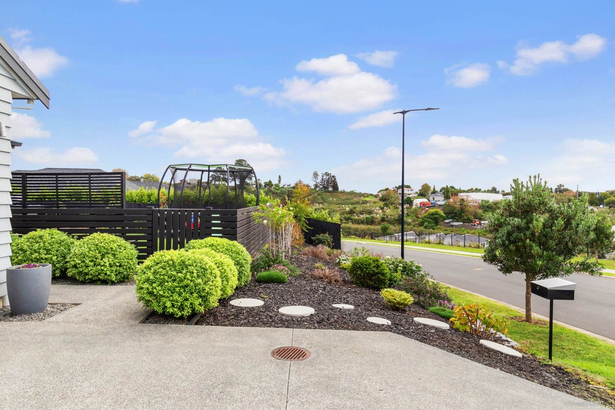 17 Eastview Crescent, Stanmore Bay, Whangaparaoa - Carousel 2
