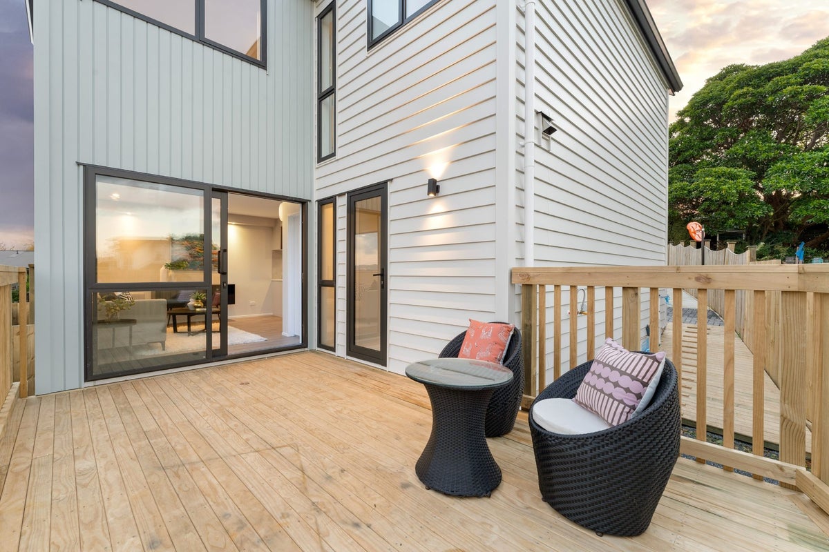 1/33 Buscomb Avenue, Henderson, Auckland - Carousel 2