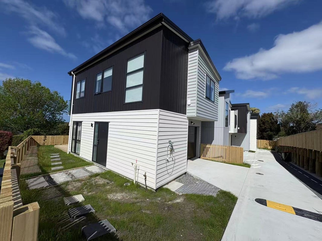 129 Oaktree Avenue, Browns Bay, Auckland - Carousel 1