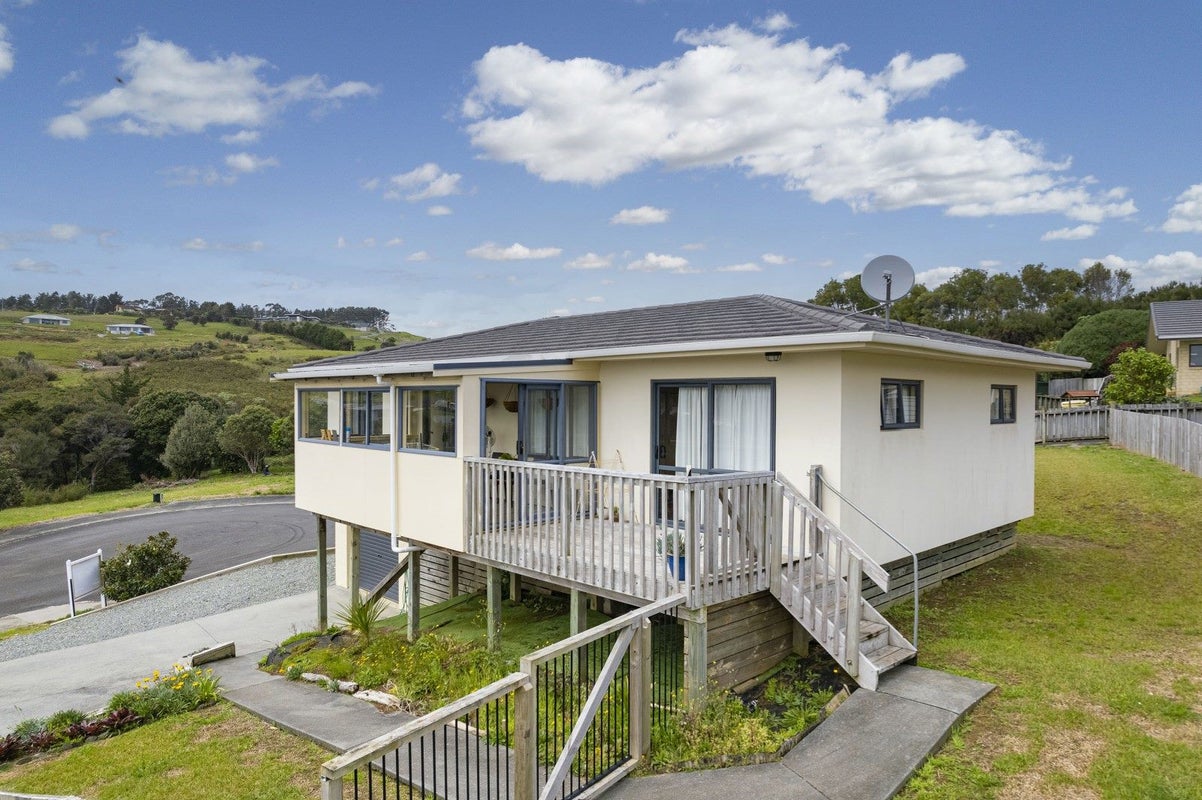 7 Magnolia Drive, Cable Bay, Cable Bay - Carousel 1