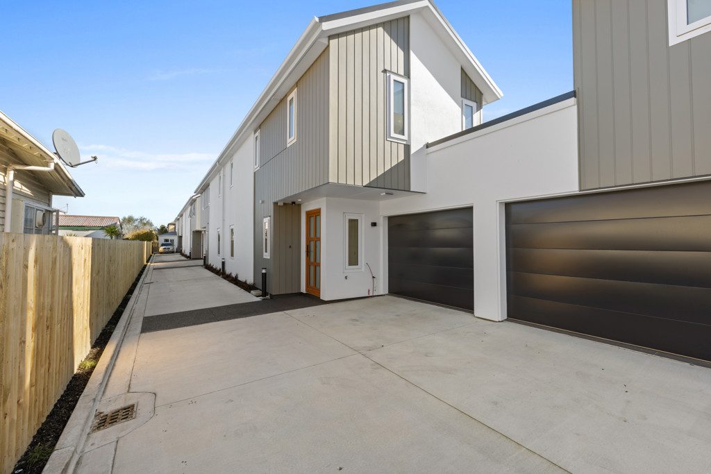 2/61 Waltham Road, Sydenham, Christchurch - Carousel 1