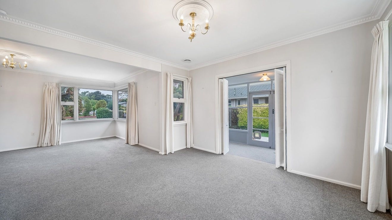 10 Burnside Crescent, Burnside, Christchurch - Carousel 2
