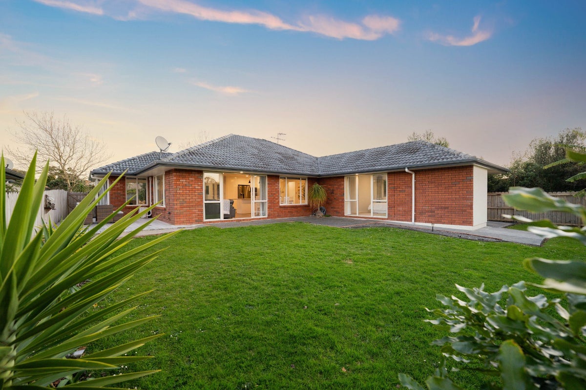 8 Belcoo Crescent, East Tamaki, Manukau City, Auckland - Carousel 2