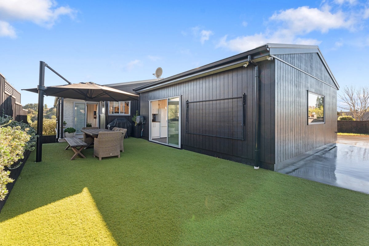 2/18 Davita Place, Farm Cove, Auckland - Carousel 1