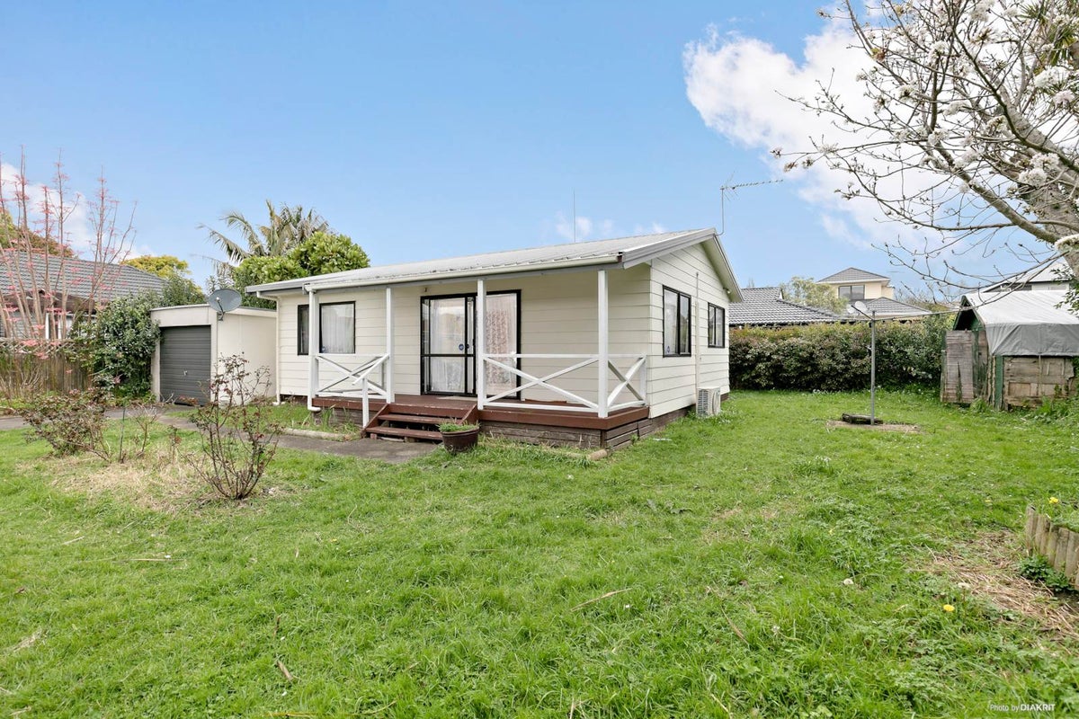 2/14 Koromiko Street, New Lynn, Auckland - Carousel 2