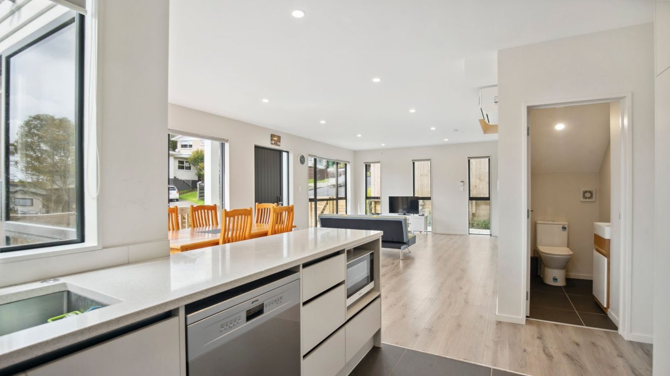 6A Blenheim Street, Glenfield, Auckland - Carousel 2