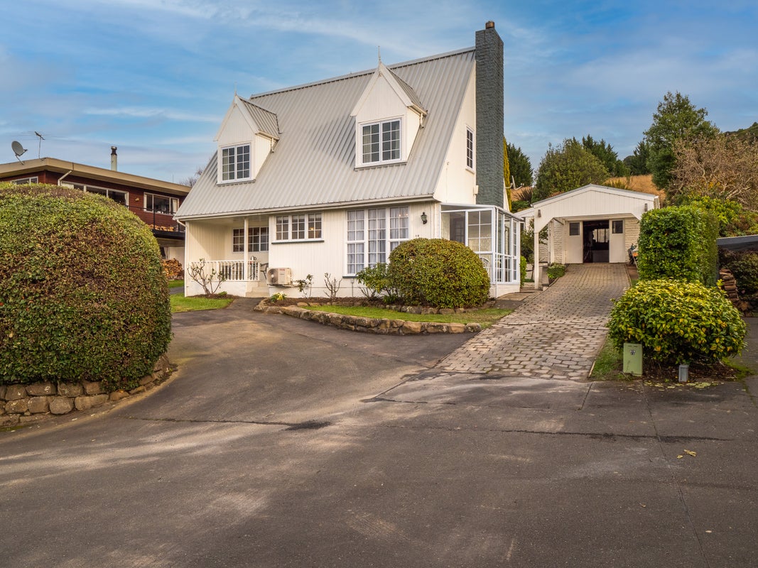 16 Larkins Street, Helensburgh, Dunedin - Carousel 1
