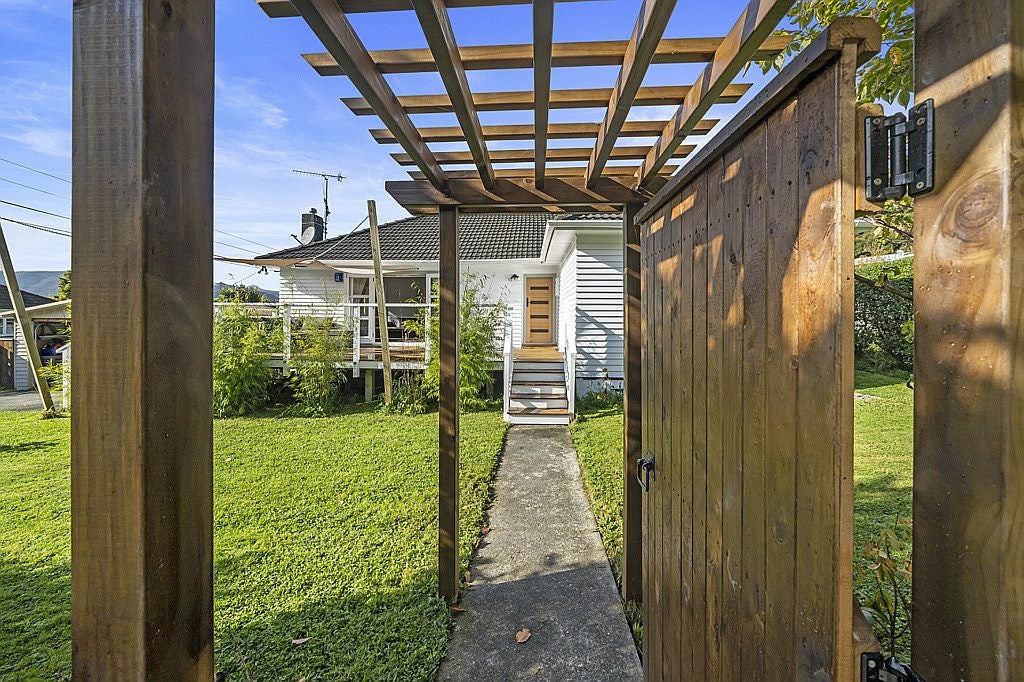 11 PURIRI ST , Wainuiomata, WAINUIOMATA - Carousel 16